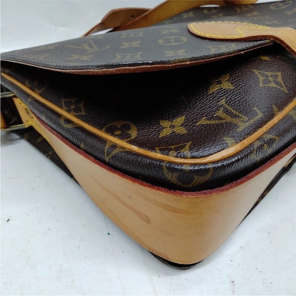 Louis Vuitton LV Shoulder Bag Cartouchiere GM Brown
Monogram 1946994 - Picture 6 of 9